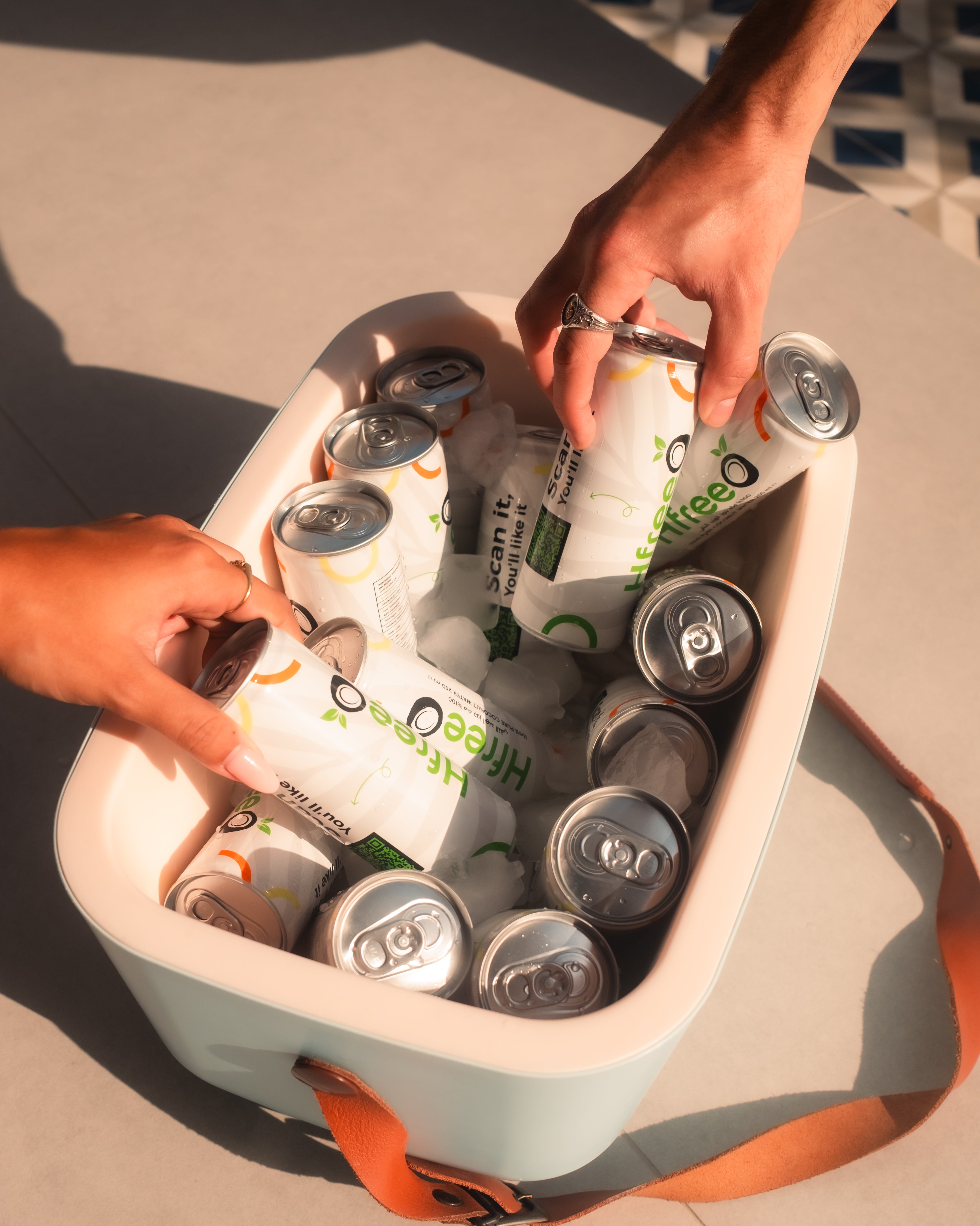 A cooler of HfreeO cans